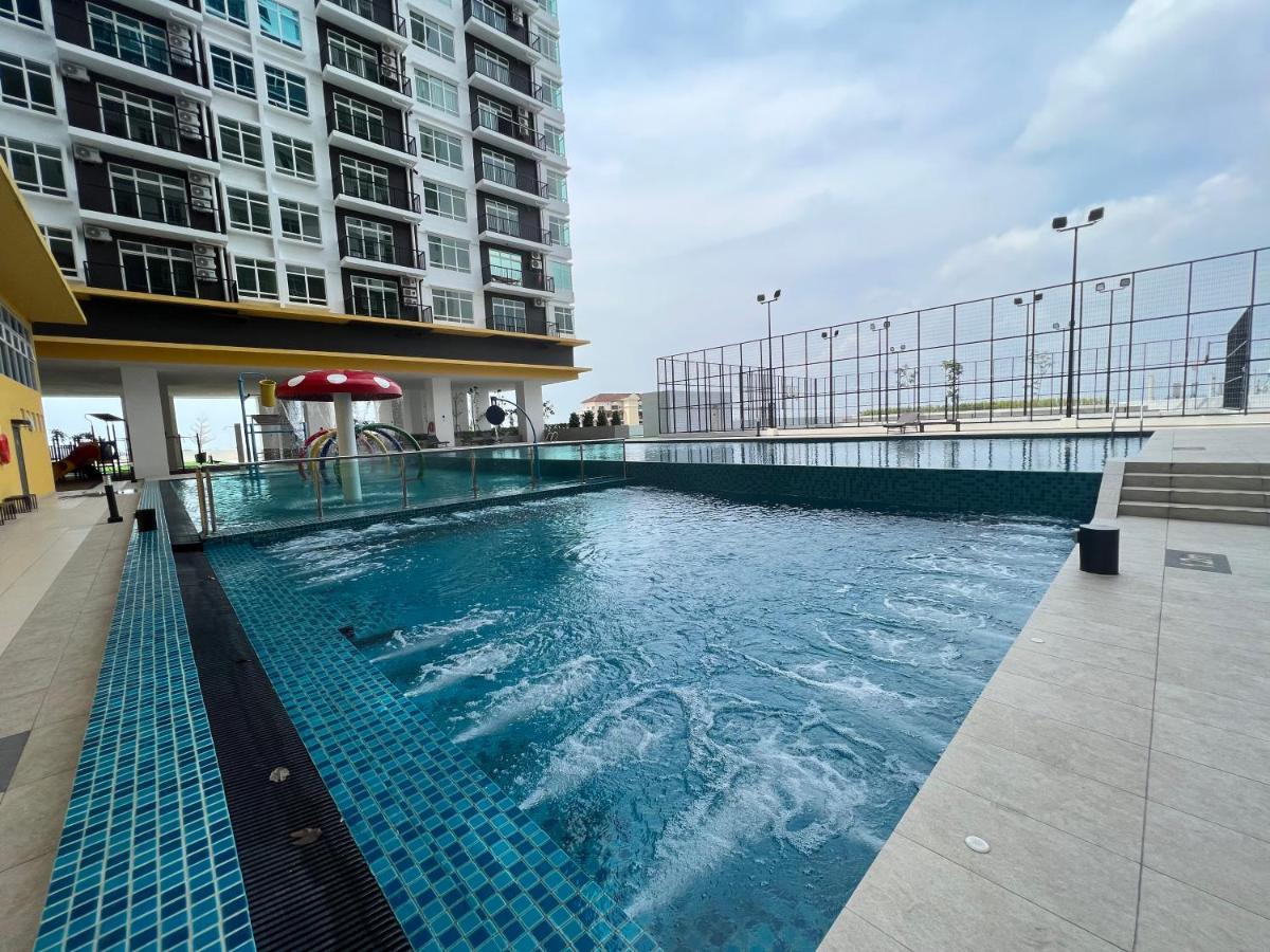 Appartamento New!! Loving Night Novo 2Br 4-9Pax I Jonker I Netflix I Family Malacca Esterno foto