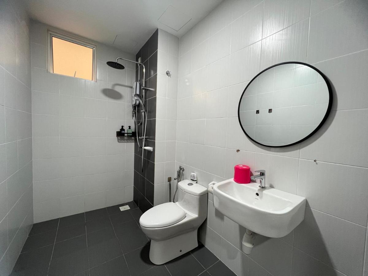 Appartamento New!! Loving Night Novo 2Br 4-9Pax I Jonker I Netflix I Family Malacca Esterno foto